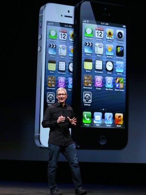 Tim Cook, CEO da Apple, apresenta iPhone 5 (Foto: Getty Images)