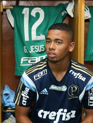 Gabriel Jesus atualiza contrato com Palmeiras e ganha aumento salarial