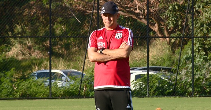 Eduardo Baptista, técnico da Ponte Preta (Foto: Carlos Velardi/ EPTV) Eduardo Baptista, técnico da Ponte Preta (Foto: Carlos Velardi/ EPTV)