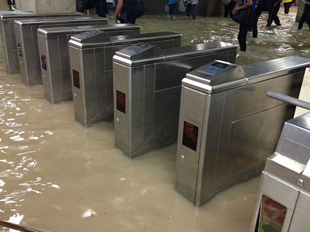 Estação de metrô Joana Bezerra, na Zona Sul do Recife (Foto: Antônio Henrique / TV Globo)