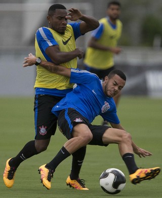 Tite observa reservas e começa a pensar no Corinthians para o clássico
