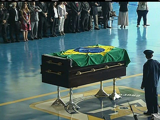 Jango nova caixão Brasília (Foto: Reprodução/GloboNews)