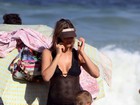 Fernanda Lima e Hilbert tem dia de farra na praia com os filhos