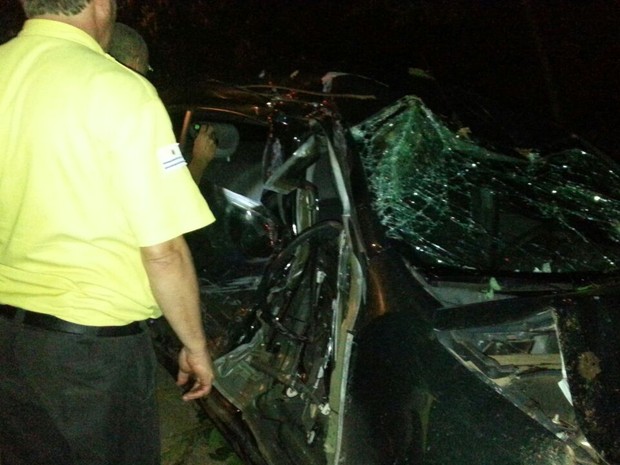 Caminhão perdeu o controle e bateu em outros dois que estavam estacionados no mirante da cachoeira (Foto: Divulgação/Agente SMAMTT Lustosa)