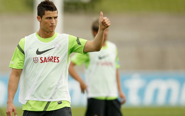 Cristiano Ronaldo treino Portugal (Foto: EFE)