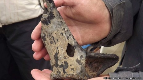 Este objeto foi encontrado na região onde um dia esteve Doggerland (Foto: BBC)