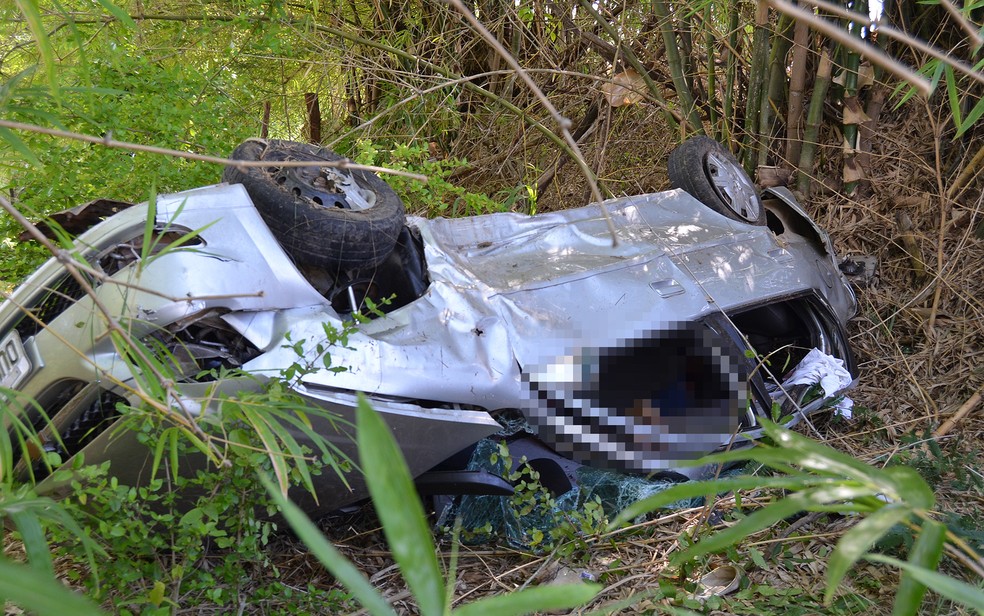 Segundo a PRF, condutora perdeu o controle da direção e carro capotou (Foto: Berimbau Notícias)