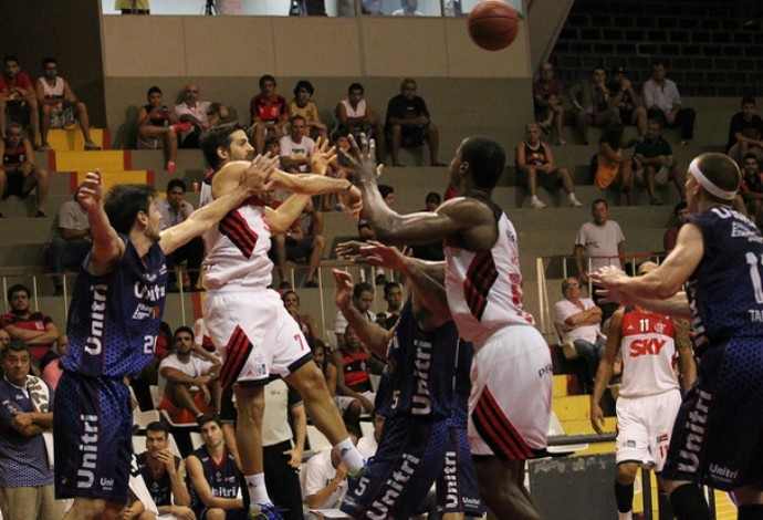 Flamengo e Uberlândia basquete pelo NBB (Foto: Gilvan Moreira/Inovafoto/COB)