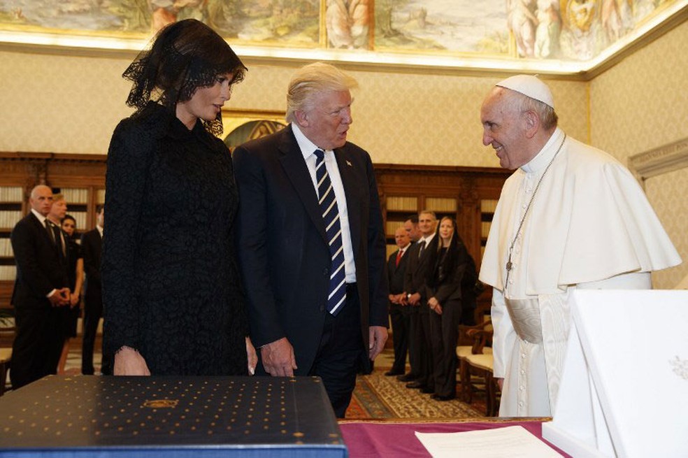 Papa Francisco recebeu presidente americano, Donald Trump, e primeira-dama, Melania, em audiência no Vaticano, na manhã desta quarta-feira (24)  (Foto: Evan Vucci / AFP)
