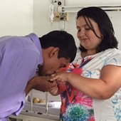 Filho casa em hospital por presença da mãe (Governo do Estado/Divulgação)