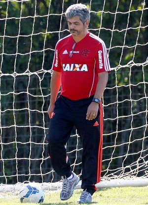 Ney Franco no treino do Flamengo (Foto: Marcos Tristão / Agência O Globo)