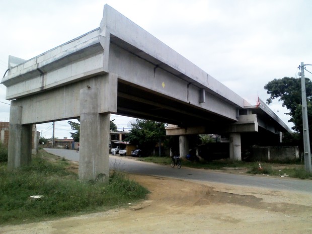 Ponte de Itaperuna, RJ, está pronta mas ainda faltam os acessos (Foto: Reprodução/Itaperuna News)