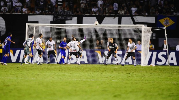 Corinthians Cruz Azul (Foto: Marcos Ribolli / globoesporte.com)