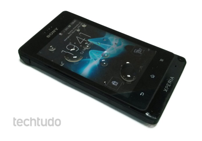Xperia Go, o smartphone à prova d'água da Sony (Foto: Isadora Díaz/TechTudo) Xperia Go, o smartphone à prova d'água da Sony (Foto: Isadora Díaz/TechTudo)