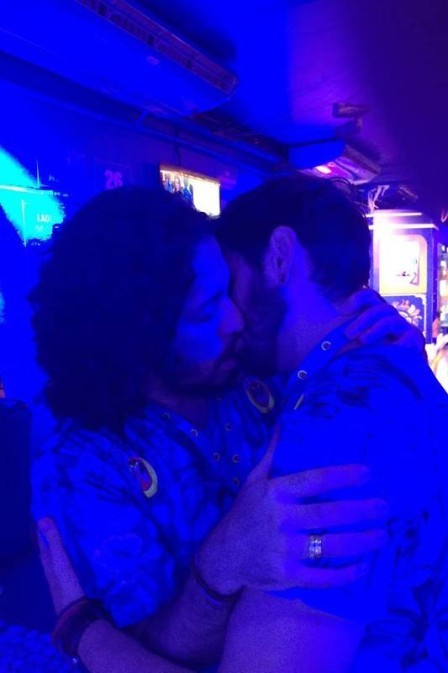 Jean Wyllys com o namorado, Guiherme Camilo (Foto: Reprodução Facebook)