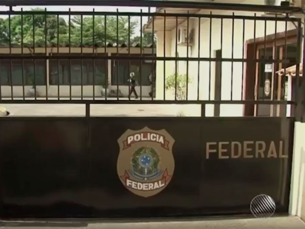 Operação foi deflagrada pela PF em Ilhéus, sul da Bahia. (Foto: Reprodução/ TV Santa Cruz) Operação foi deflagrada pela PF em Ilhéus, sul da Bahia. (Foto: Reprodução/ TV Santa Cruz)