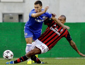 hazard chelsea de jong milan torneio (Foto: Agência AP)