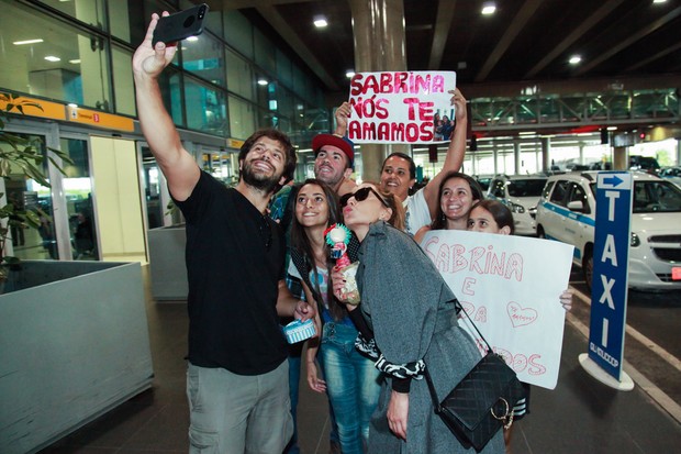 Sabrina Sato e Duda Nagle no aeroporto (Foto: Manuela Scarpa e Marcos Ribas/Brazil News)