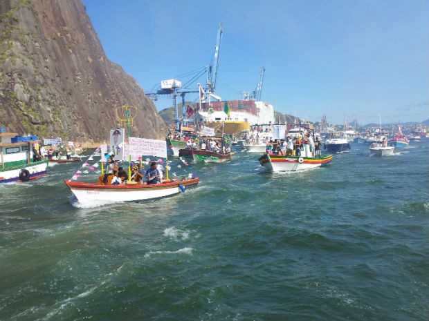 Procissão Marítima passou pela baía de Vitória (Foto: Leandro Nossa / G1 ES)