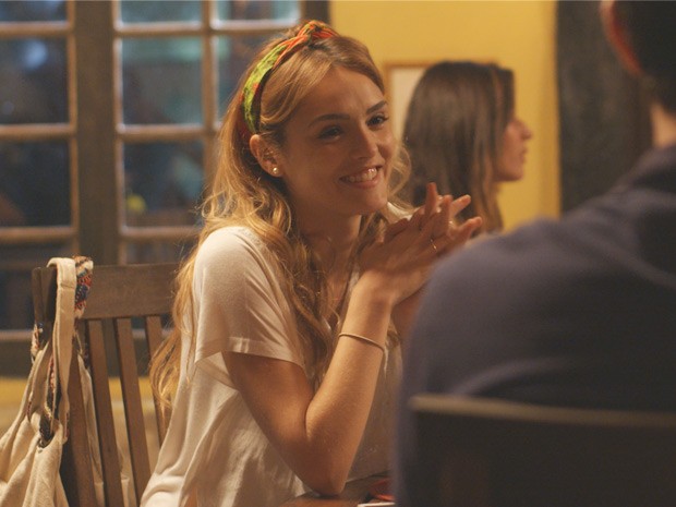 Júlia está feliz da vida com a novidade! (Foto: TV Globo) Júlia está feliz da vida com a novidade! (Foto: TV Globo)