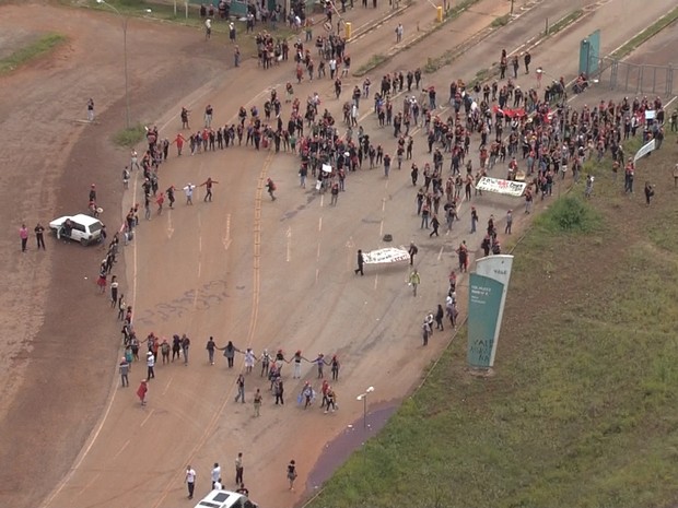 Protesto perto de mina da Vale repudia atual modelo de mineração. (Foto: Reprodução/TV Globo)