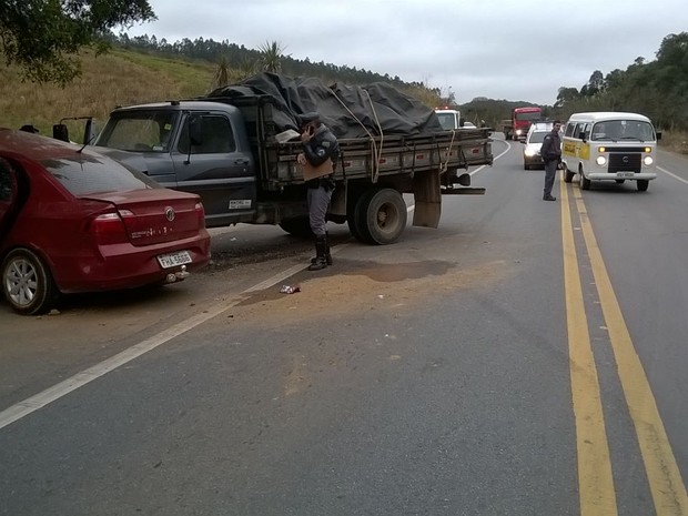 Acidente aconteceu na rodovia SP-252 em Guapiara  (Foto: Divulgação/Polícia Militar Rodoviária)