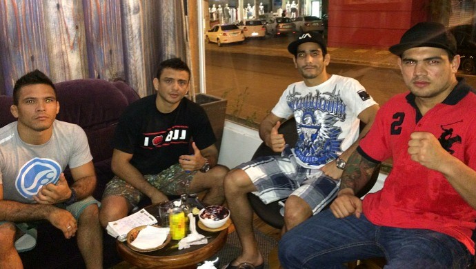 Lutadores de Manaus se reúnem para contestar prefeitura (Foto: Isabella Pina)