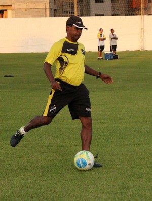 Zé do Carmo, auxiliar técnico do ABC (Foto: Jocaff Souza/GloboEsporte.com)