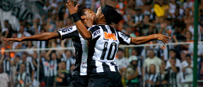 Ronaldinho gaúcho gaúcho Jô atlético-MG gol vasco (Foto: Yuri Edmundo / Agência Estado) Ronaldinho gaúcho gaúcho Jô atlético-MG gol vasco (Foto: Yuri Edmundo / Agência Estado)