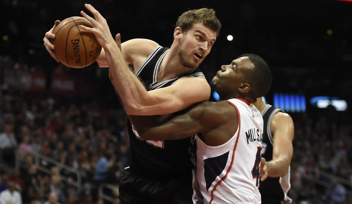 nba tiago splitter san antonio spurs atlanta hawks (Foto: Reuters)