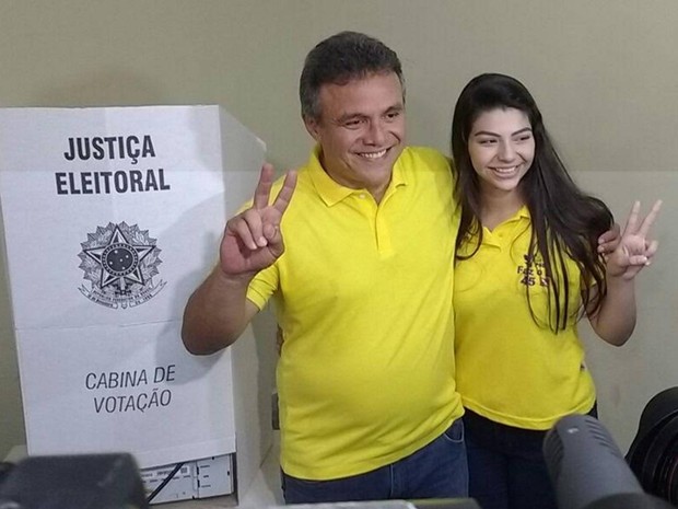 Zenaldo Coutinho vota em Belém (Foto: Alexandre Nascimento/ G1)