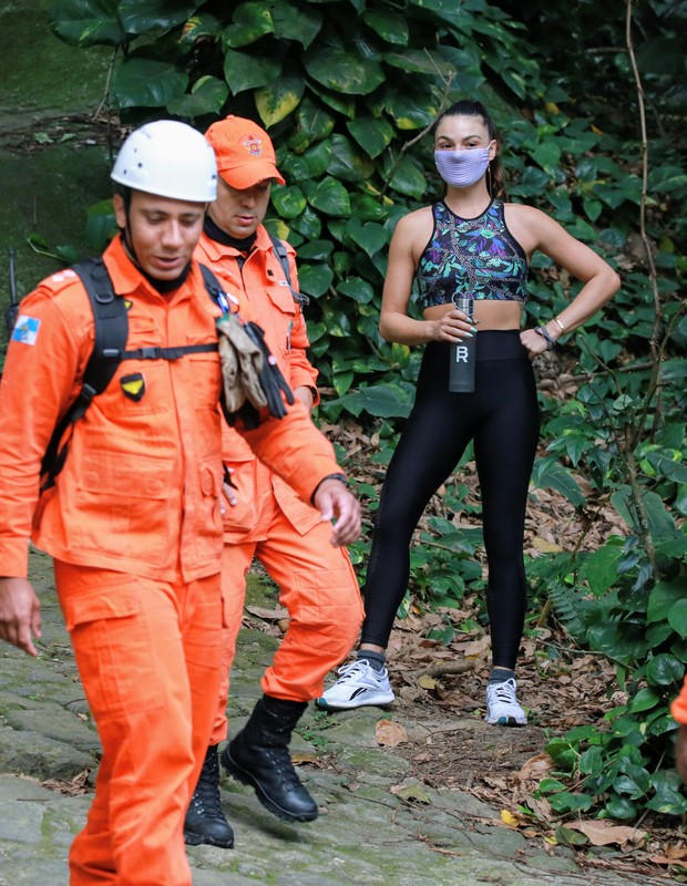 Isis Valverde e André Resende fazem trilha (Foto: Dilson Silva/Agnews) Isis Valverde e André Resende fazem trilha (Foto: Dilson Silva/Agnews)