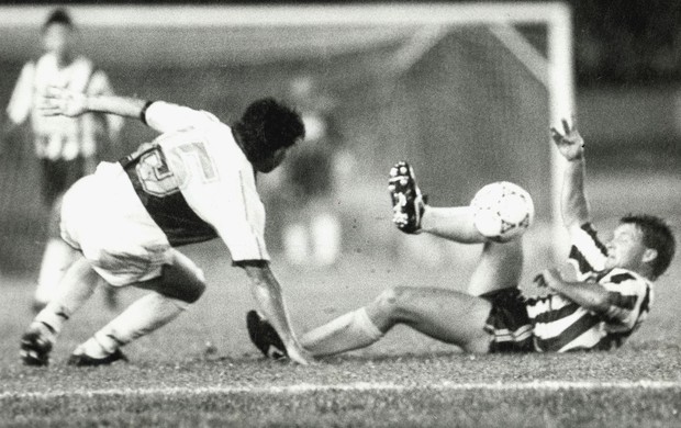 Negrini Atletico x Olimpia 1992 Mineirao (Foto: Acervo Jornal Estado de Minas / Celcon Birro)