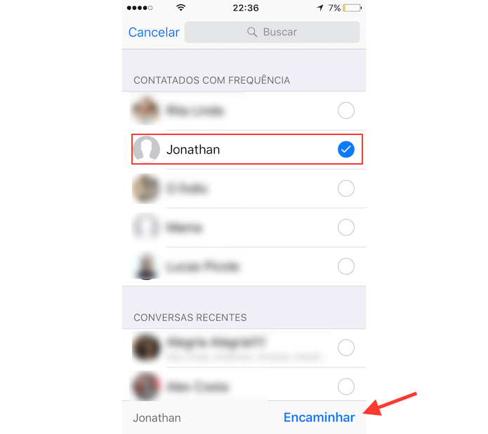 Encaminhando diversos áudios de uma só vez para um contato no WhatsApp (Foto: Reprodução/Marvin Costa)