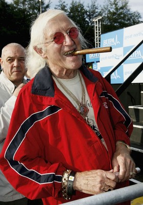 O apresentador Jimmy Saville em 2006 (Foto: Matthew Lewis/Getty Images)