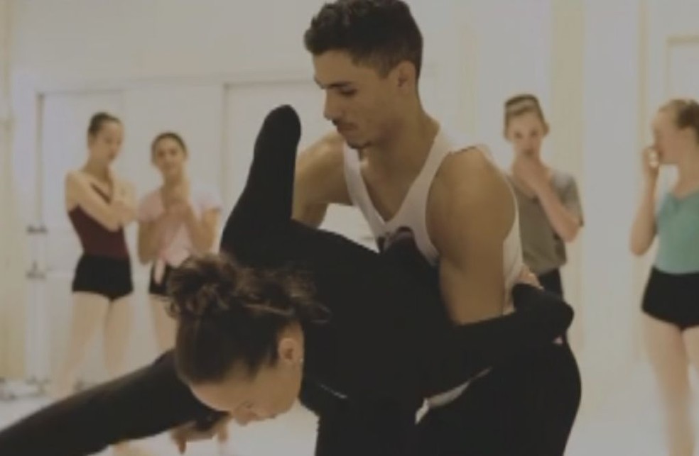 No Canadá, Marcos participa de um curso de balé com duração de 6 meses (Foto: Mônica Proença/ Arquivo pessoal )