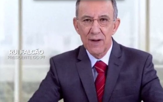 Rui Falcão, presidente do PT, em vídeo de propaganda do partido (Foto: Reprodução Youtube)