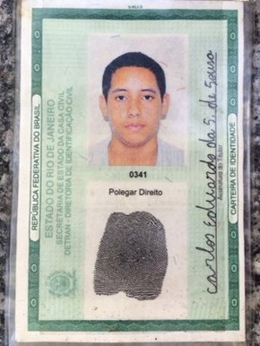 Jovem foi morto de madrugada (Foto: Janaína Carvalho/G1)