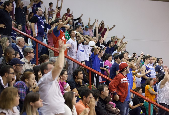 Torcida empurra o Franca diante do Paulistano em São Paulo (Foto: Allan Conti/Divulgação)
