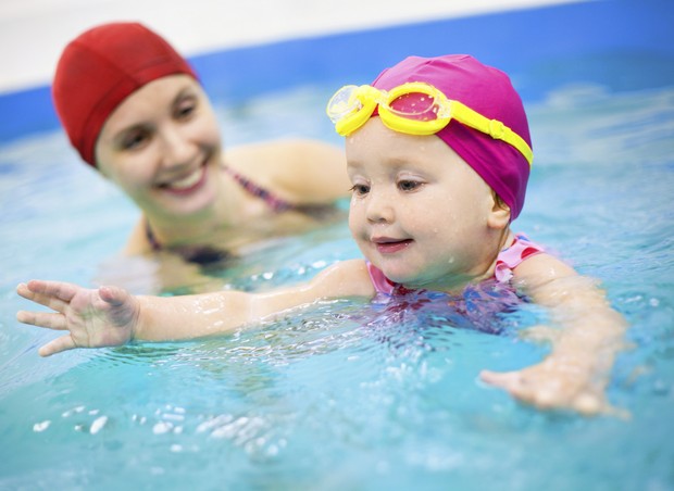 Meu filho está gripado. Ele pode entrar na piscina? 