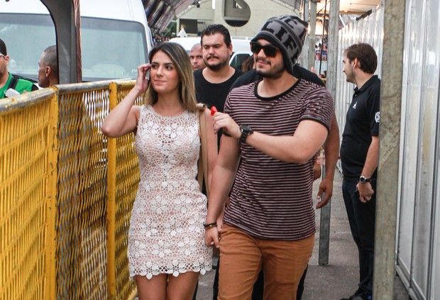 Luan Santana e a namorada (Foto: Marcello Sá Barreto / AgNews)