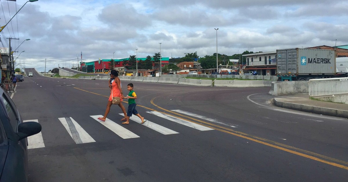 G1 Estudante é atropelado por carro ao atravessar faixa de pedestre