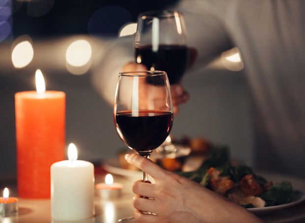 Préparer un dîner romantique peut être une alternative moins chère et moins stressante pour la Saint-Valentin (Photo : Freepik/Creative Commons)