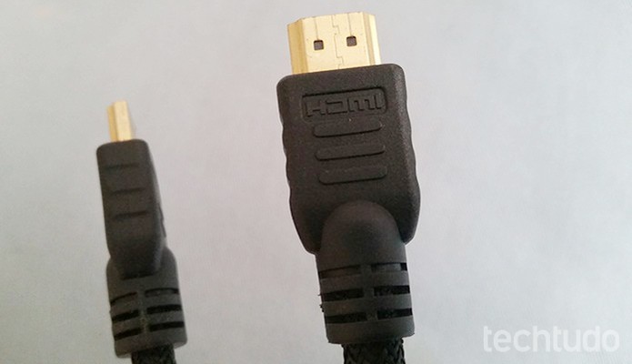 Use o cabo HDMI para transformar sua TV em um monitor (Foto: Barbara Mannara/TechTudo)