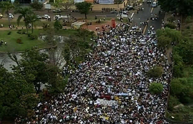 Manifestação pacífica termina sem incidentes graves em Anápolis, GO 1 (Foto: Reprodução/TV Anhanguera)