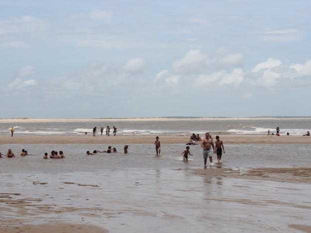 Turistas nas praias do litoral piauiense (Foto: Ellyo Texeira / G1)