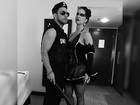 Graciele Lacerda usa fantasia sexy em festa com Zezé Di Camargo