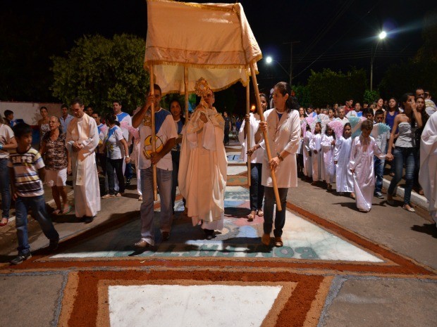 Procissão de Corpus Christi, em Monte Negro, RO (Foto: Eliete Marques/G1) Procissão de Corpus Christi, em Monte Negro, RO (Foto: Eliete Marques/G1)