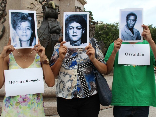 G Protesto Contra Ditadura Militar Re Ne Cerca De Pessoas Em