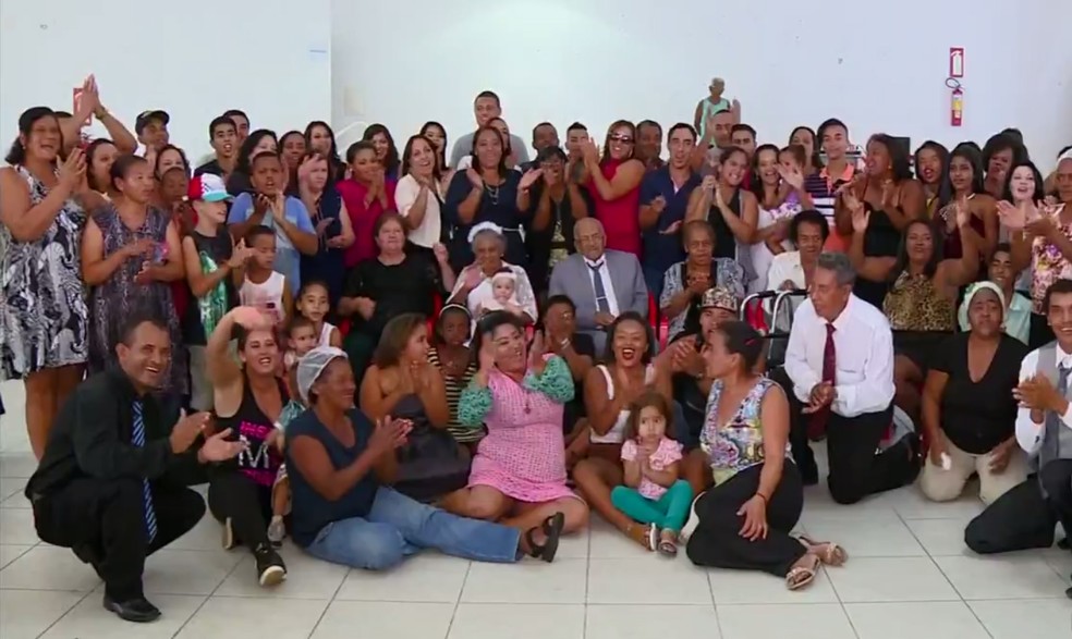 Noiva de 80 anos ganhou marido e uma família enorme em Fortaleza de Minas (MG) (Foto: Reprodução EPTV/Cacá Trovó)